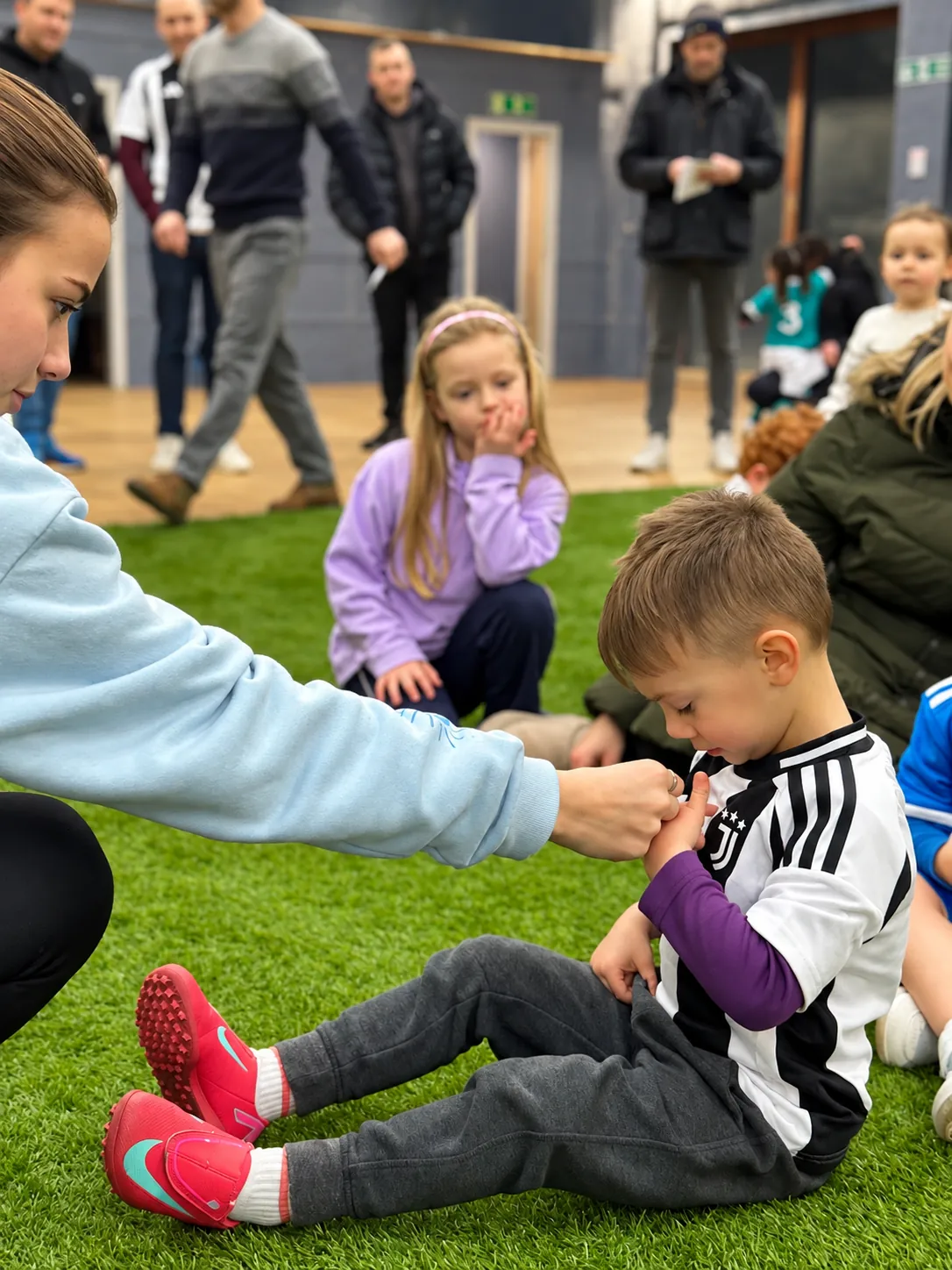 Ickle Skills coach helping a child while other children and parents watch